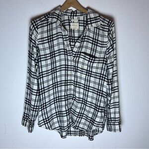 American Eagle Women’s Black & White Plaid Flannel Size Medium